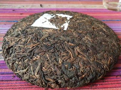 普洱茶餅的正確撬取、存放與適配茶具指南