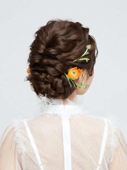 2020年最流行的田園森女系盤發，點亮美發飾品銷售新風尚